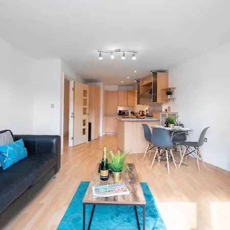Centre - Two Bedroom - Juliet Balcony - Secure Parking - Wifi - Smart Tv Apartment Birmingham