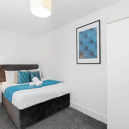 Centre - Two Bedroom - Juliet Balcony - Secure Parking - Wifi - Smart Tv Apartment *