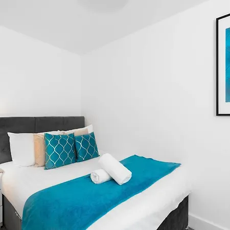 Centre - Two Bedroom - Juliet Balcony - Secure Parking - Wifi - Smart Tv * Birmingham