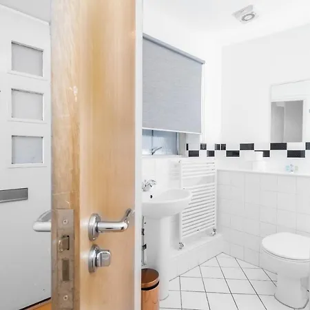 Centre - Two Bedroom - Juliet Balcony - Secure Parking - Wifi - Smart Tv Apartment Birmingham